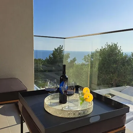 Hvar *
